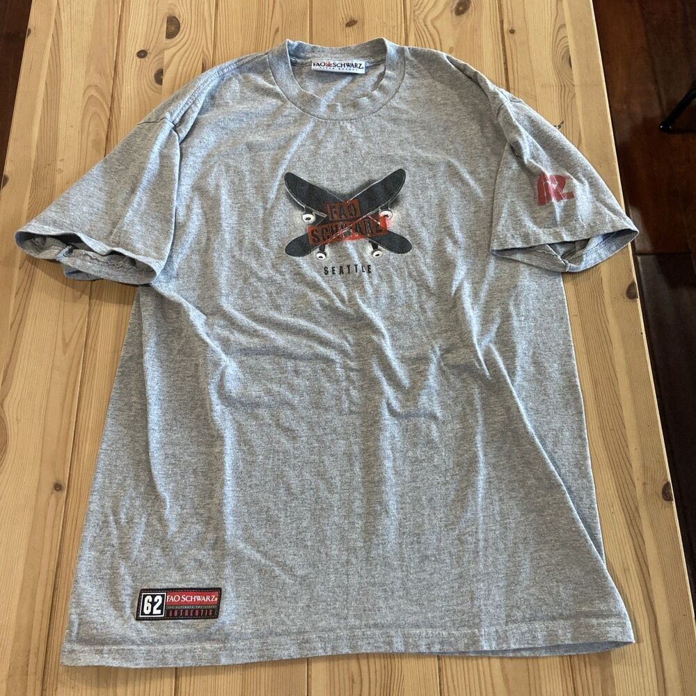 Y2K Vintage FAO Schwarz T Shirt Seattle Skate NYC Fifth Ave Toy Store Gray L